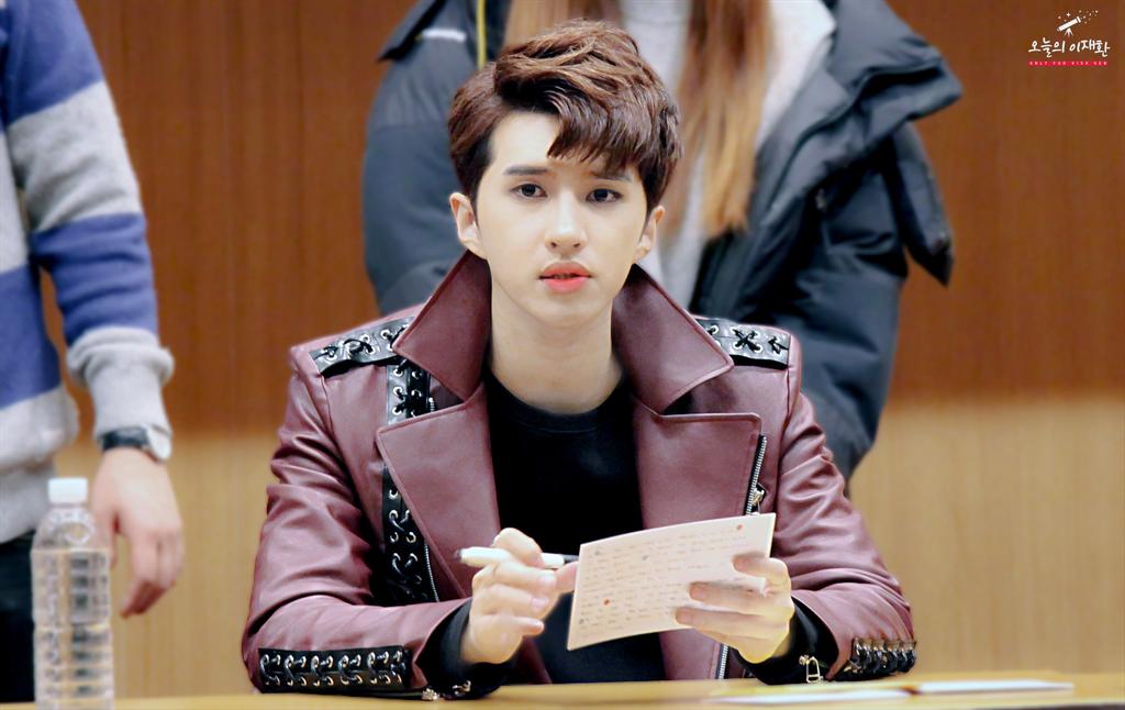 Todays_KEN's tweet photo. 141107 ERROR 여의도 팬싸인회
겨우 겨우 살려서 재업로드 ㅠㄴㅠ... 
@jaehwany0406
http://t.co/a29xvUDoEM
http://t.co/1WedsNyVFZ http://t.co/7MC72pQ36W