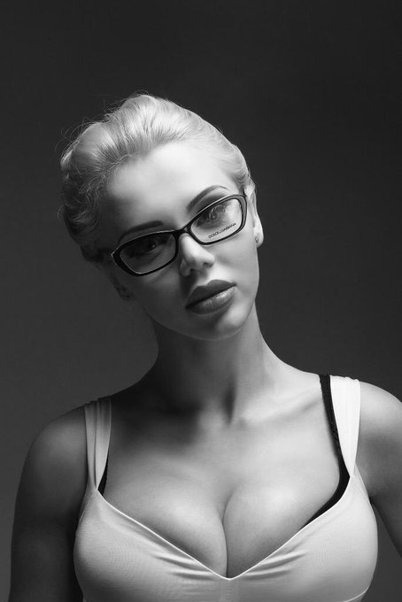 Эти люди - сущая Божья милость: сто ударов и ещё живых.  А потом: "Ты,кажется,изменилась". После стольких-то<a href="/tag/lion"class="tags"><span>#lion</span></a><a href="/tag/ks"class="tags"><span>#ks</span></a><a href="/tag/sambuca"class="tags"><span>#sambuca</span></a><a href="/tag/%D0%BA%D0%B0%D1%82%D1%8F%D1%81%D0%B0%D0%BC%D0%B1%D1%83%D0%BA%D0%B0"class="tags"><span>#катясамбука</span></a><a href="/tag/katyasambuca"class="tags"><span>#katyasambuca</span></a>