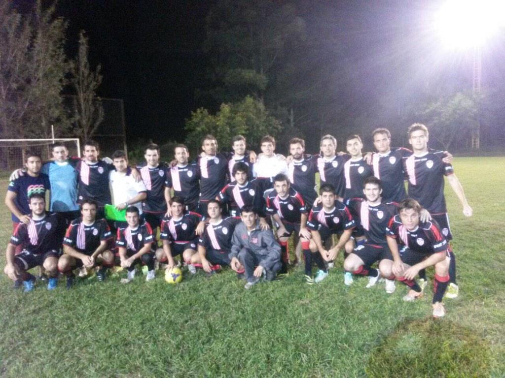 ProfesionalesFV's tweet photo. El FV volvió a ganar! Fue 1 a 0 vs Abogados JR. Al elenco de YB no le sobró nada. Lo importante es seguir sumando. http://t.co/eobYO2DRtG