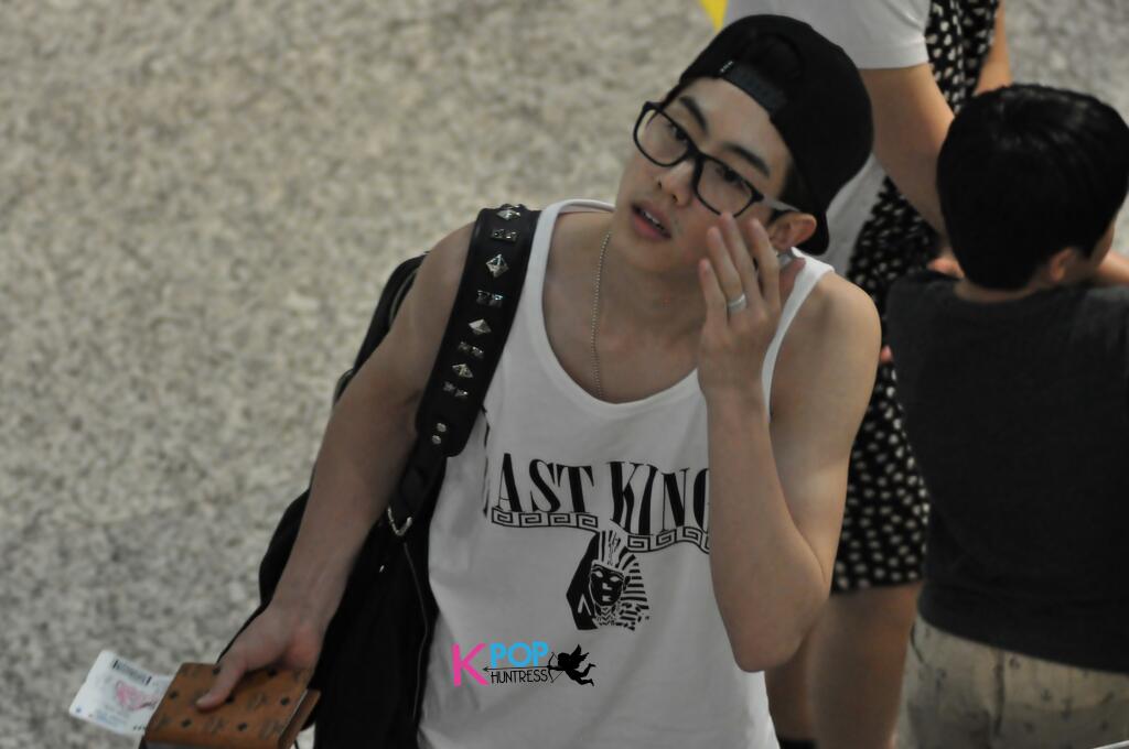 Bam2Mark's tweet photo. พ่ายแพ้ผู้ชายใส่แว่น โดยเฉพาะคนนี้ โฮรกกกกกกกกกกกกกกกกกกกก http://t.co/VE62iSCVJR