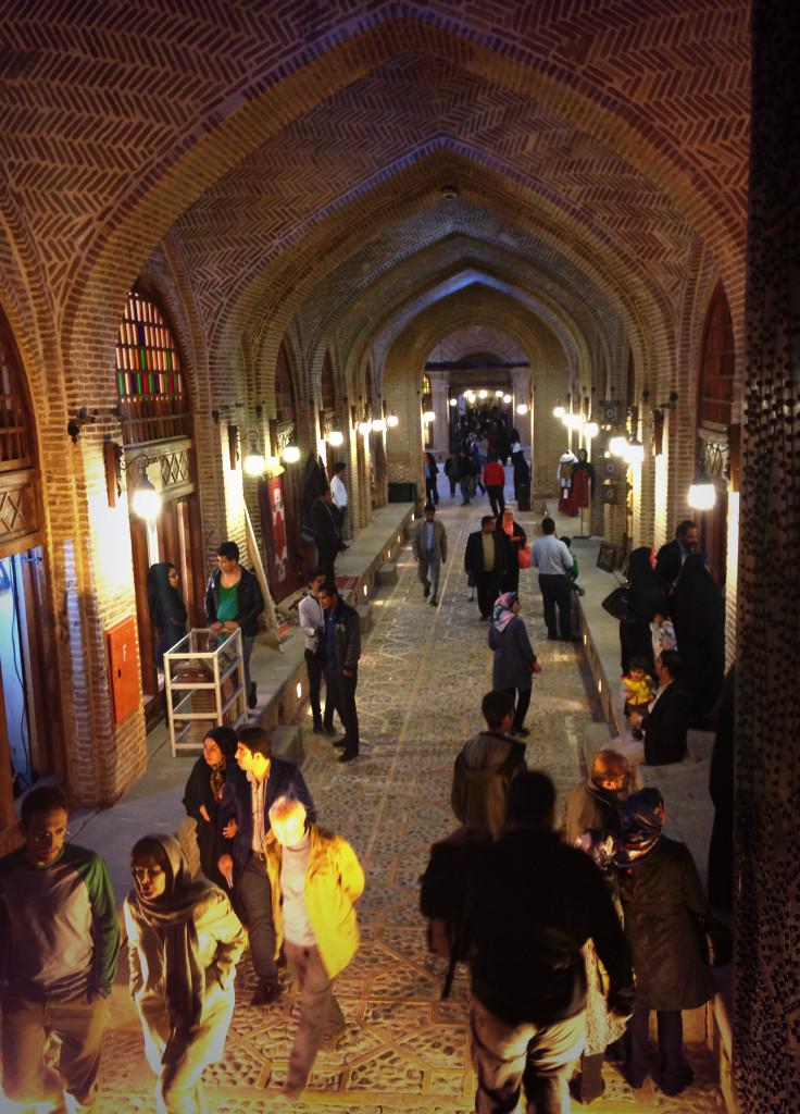 eviatgers's tweet photo. Admiración al pasear por el antiguo caravanserai y jardines de sa'd al Saltaneh d Qazvin. #EVIran #persia #viajar http://t.co/ZjX9IL9fo0