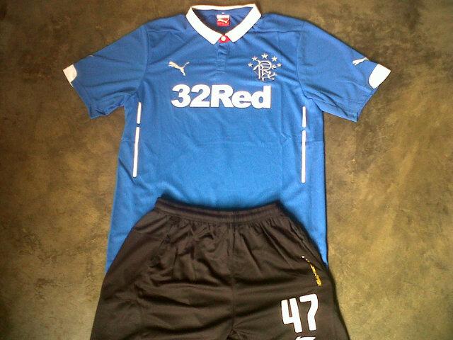 RestuAriffar_18's tweet photo. Nora.. dikit gpp kan !! Yg penting #EnjoyStyle #JerseyClubFutsalKU2015New by seponsor #ANAKMAMI no.punggung : #47 :D http://t.co/oQeIr9iHpZ