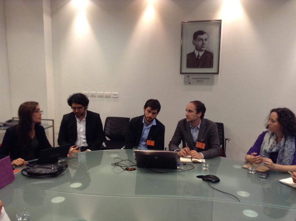 ciae_uchile's tweet image. Ahora @el_planmaestro presenta propuestas a diputada @camila_vallejo, presidenta comisión Educación de la Cámara.