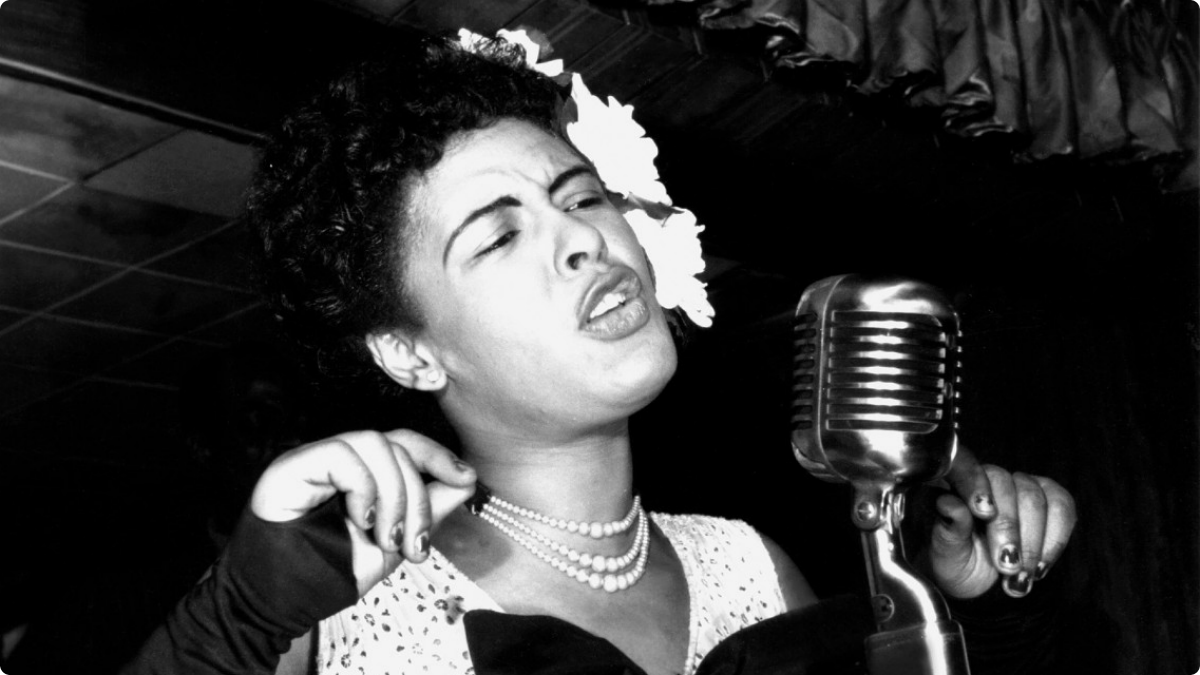 Billie Holiday was born 100 years ago today. Inimitable and triumphant. #BillieAt100 youtube.com/watch?v=h4ZyuU…