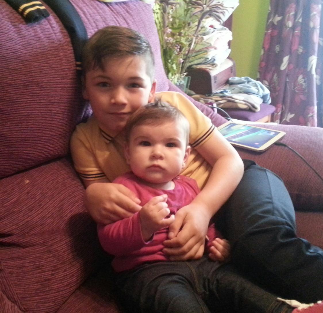 abrahammarin9's tweet photo. Mi niño #Alvaro con su primita #Mia guapisimos @Jessica25Lopez http://t.co/7RlniWYTiX