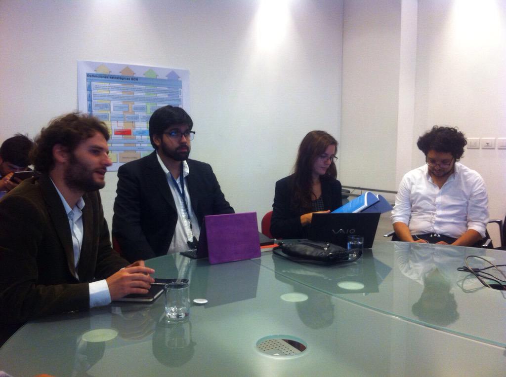 el_planmaestro's tweet image. Hoy nos reunimos con @camila_vallejo para presentarle nuestras 129 propuestas para la carrera docente