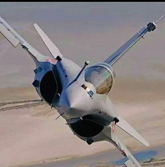 oscarzavaladf's tweet photo. Bon jour #Rafale http://t.co/66mxMReGnN