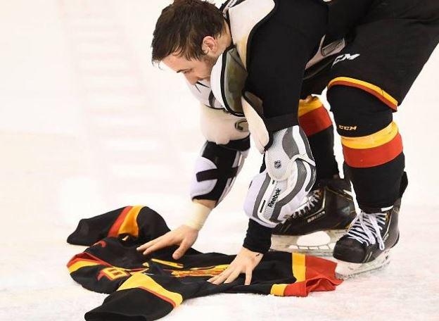 GongshowGear's tweet photo. In his last OHL game and the franchises' last game in Belleville Adam Bignell, left his Bulls sweater at center ice.. http://t.co/l8YdqdBjZJ