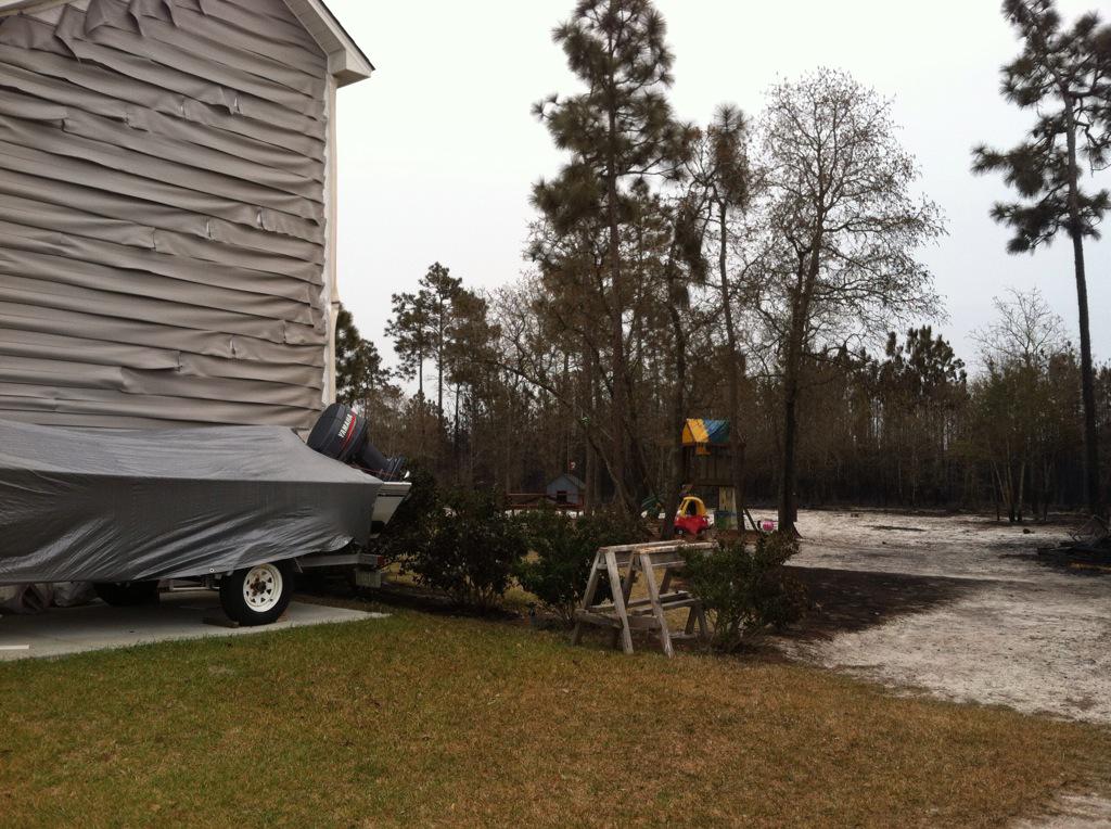 BWReporter's tweet image. Spoke w/ owner of this home. @ARCCapeFear put his family in a hotel.  Hear his account of the fire later @TWCNewsILM