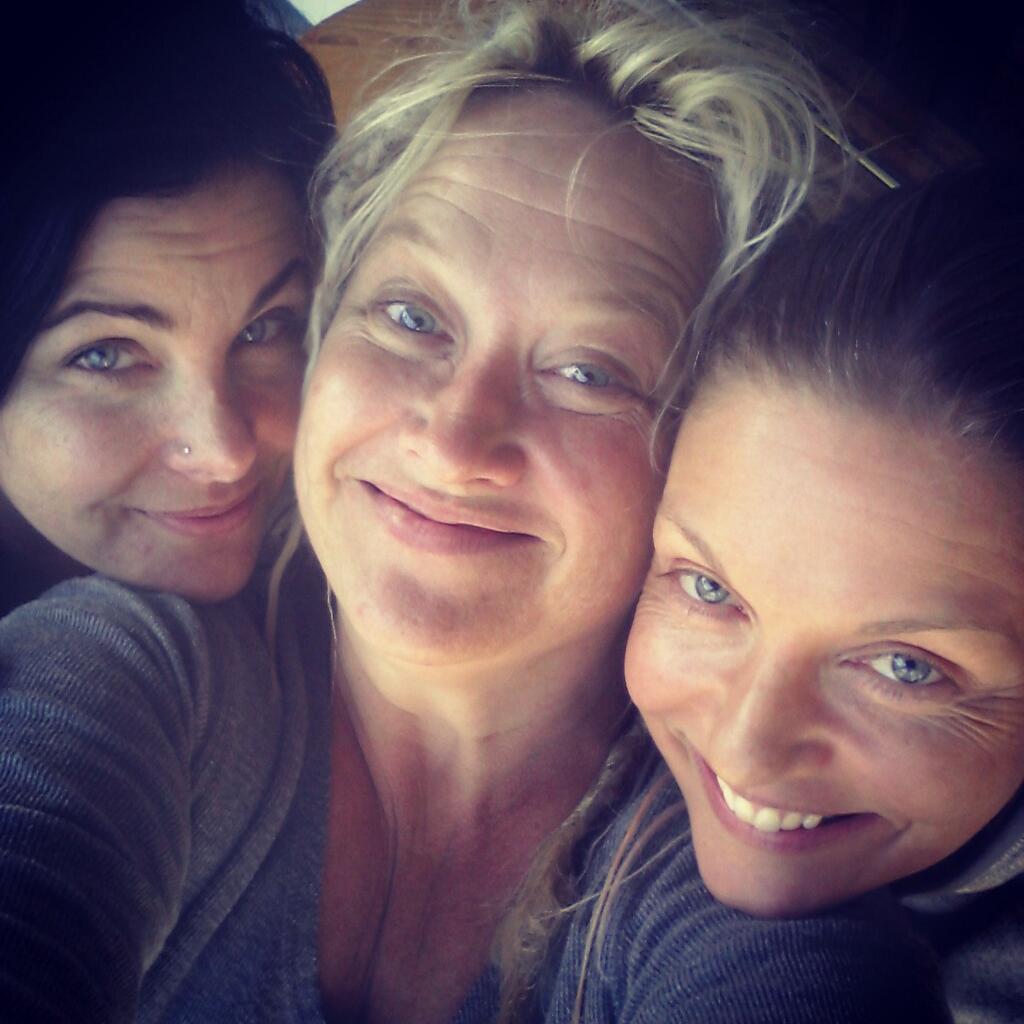 \" Happy birthday, Jennifer Lynch! Shown here sandwiched between Sherilyn Fenn and Sheryl Lee. 