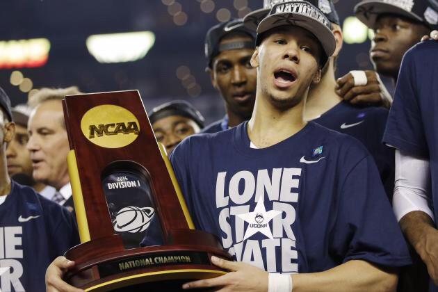 _ADavis15's tweet photo. 1 year ago today, another banner came to Storrs... Thank you @ShabazzNapier http://t.co/WI9COBQ5nH