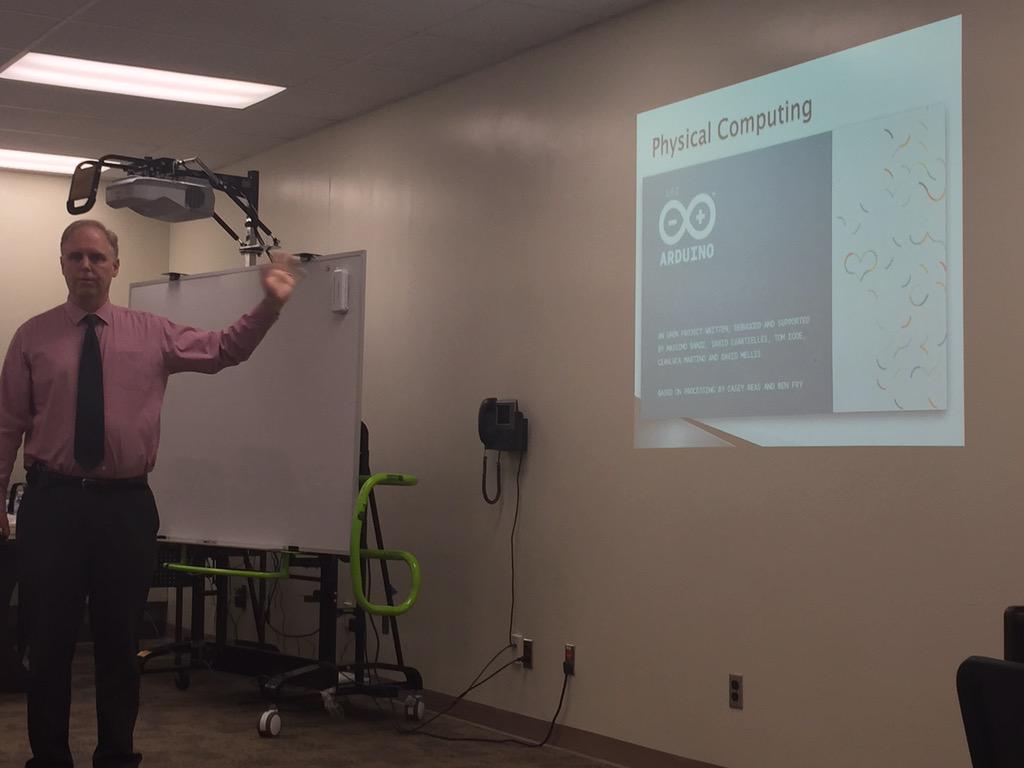 LiseGrimwood's tweet image. Tomken Road teacher Mr.Jansma using @arduino so students can invent to learn #fosfournier