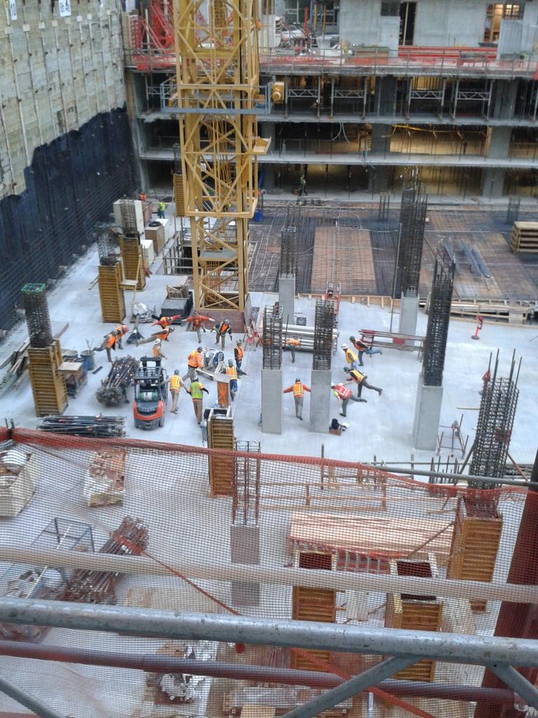 DaGr8Brendinni's tweet photo. @MorrowEquipment @LH_Construction @JobSitePics @JohnLWheaton1 #SafetyFirst #morning #stretching #Amazon19 #menatwork http://t.co/pW53ea4kf8