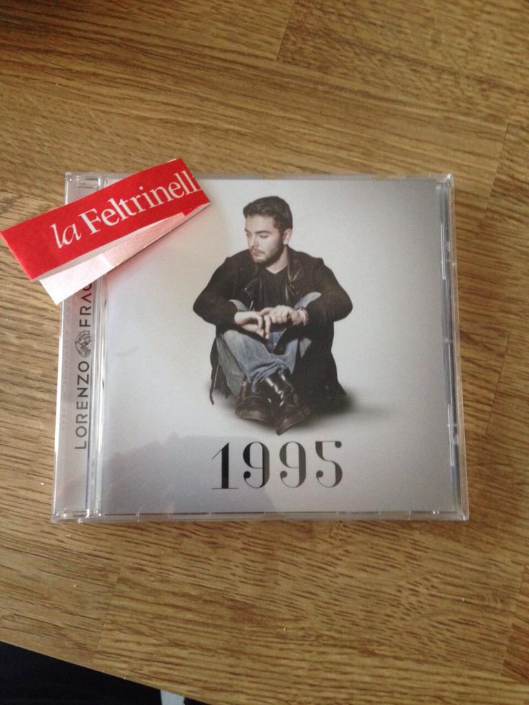 rituz86's tweet photo. Finalmente!!! Attesa finita!!! @fragolaofficial @XFactor_Italia @IdarellaM #emozione #Fragola1995 http://t.co/YFf7IBgJCO