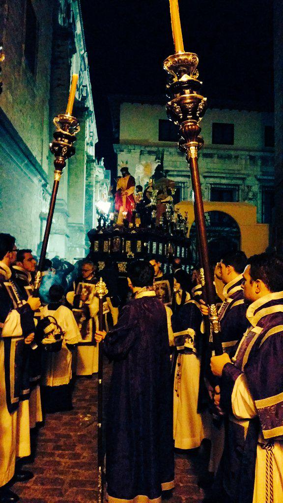sentir_jaen's tweet photo. Domingo de Ramos pleno. Piedad en calle Almenas. @GJEstrellaJaen @Jaen_Cofrade @infocofradejaen @PiedadyEstrella http://t.co/FGw7muotBM