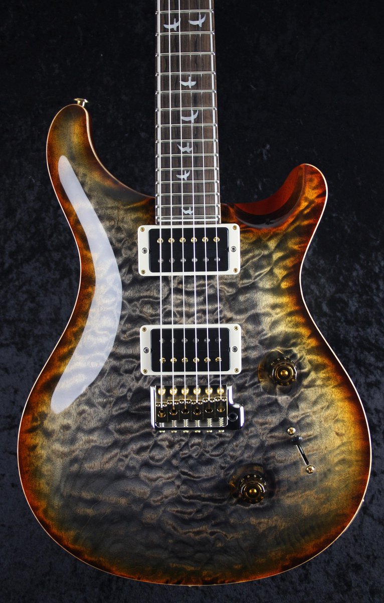 PiersPRSGuitars's tweet photo. Re-tweet if you're a fan of a @prsguitars one-piece top! http://t.co/VCnq7wbbfm