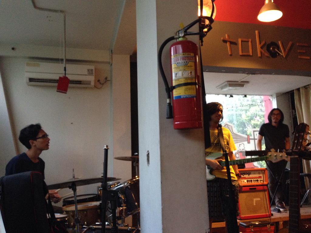 <a href="/BARASUARA/">BARASUARA</a> malam ini di <a href="/TokoveID/">Tokove Masak Musik</a> kemang.. Yuk! 
#soundcheck