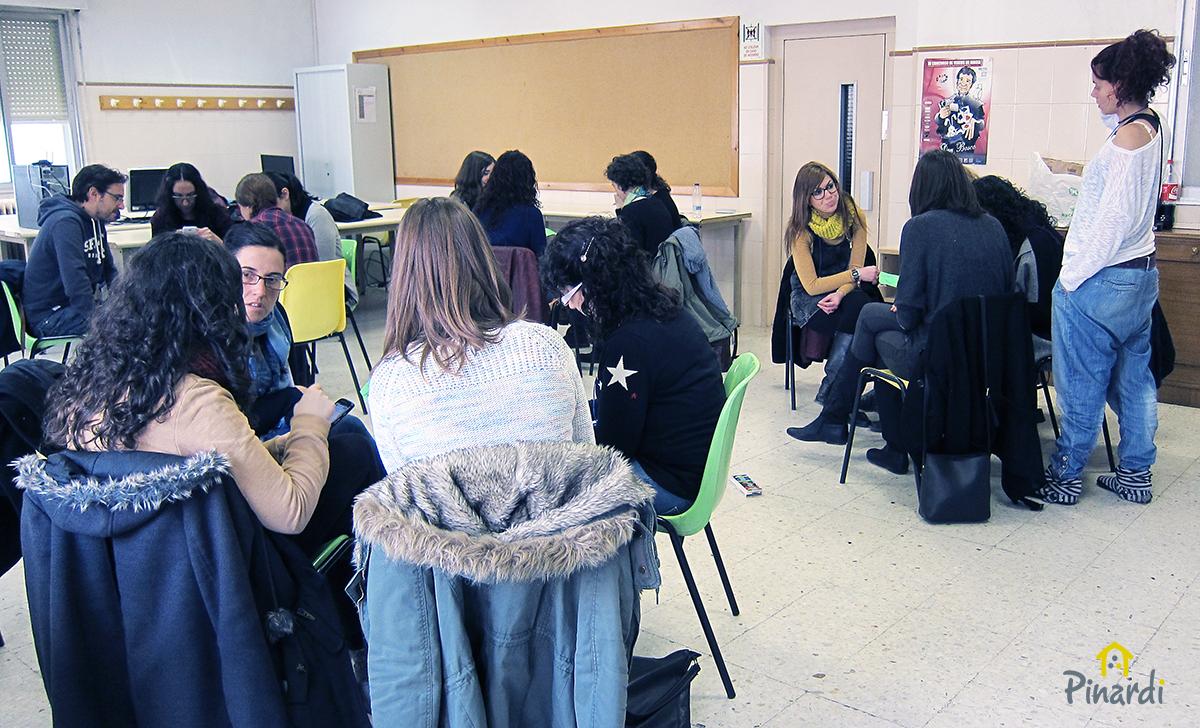 pinardi_oficial's tweet photo. Actividad por grupos #proyectoBarrio #Valora #EduPinardi15 http://t.co/5JAxP6IYsA