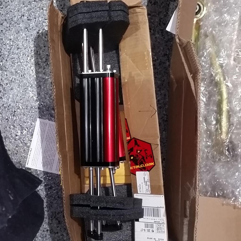 bigbeardodge's tweet photo. @metalcloak six pack shocks just came in. ready to rock and roll http://t.co/h1qE8CK0Fs