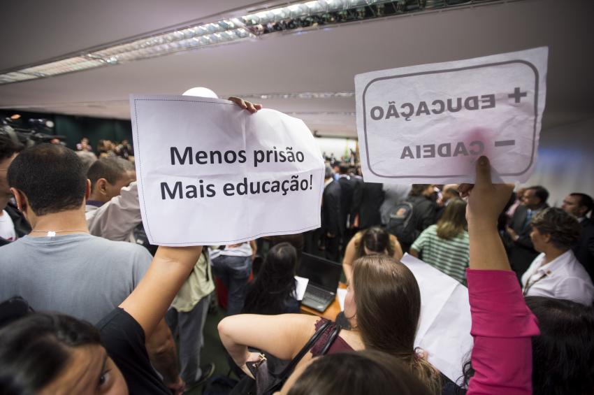 cartacapital's tweet photo. 18 razões para não reduzir a maioridade penal. Novo post do @negrobelchior http://t.co/Y8CqmfaAHp http://t.co/MYWLvDmAL5