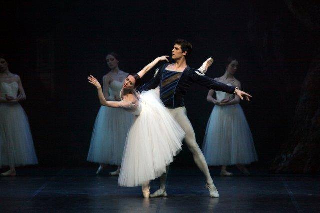 teatroallascala's tweet photo. At 6 pm for the Cycle“Prima delle Prime” we talk about #Giselle http://t.co/u3NCZyLiY1 @RobertoBolle @SvetlanaOficial http://t.co/pfwWwFV0Jq