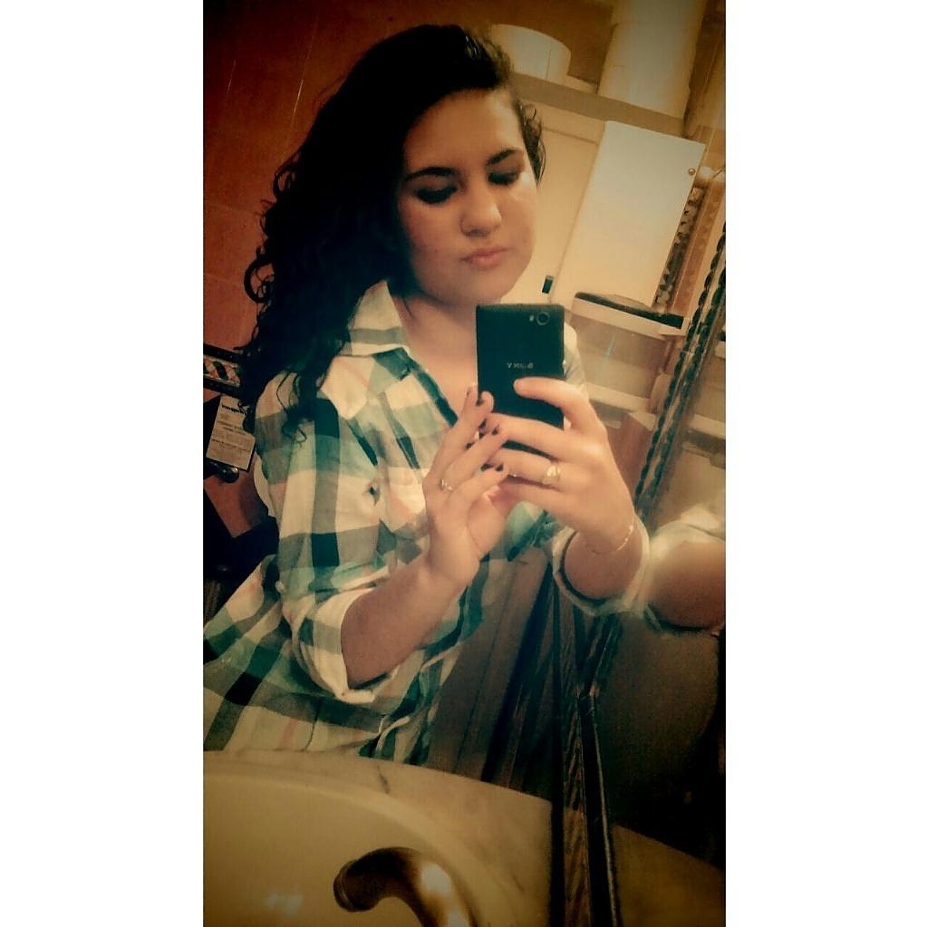 laurabelmez's tweet photo. ~Qe si no es tuyo el abrazo, prefiero morirme de frio~ #bddd http://t.co/YnAWesC0d5