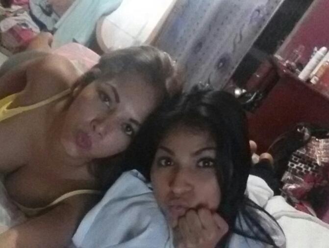 lucypexoxa's tweet photo. A dormir con andreita noche de pelis http://t.co/PeQAUFJ2BZ