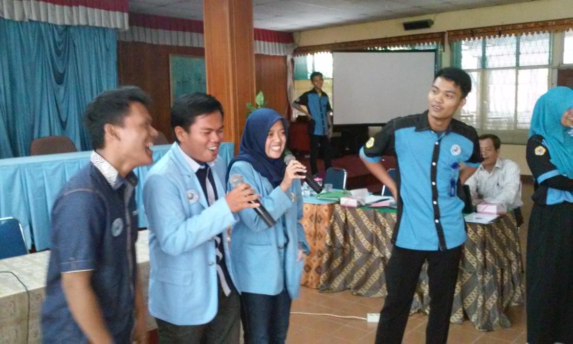 Saat games di waktu break :)