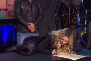 Jedge25's tweet photo. Madonna teaches us how you should sign a check when you know it won't be bouncing. #Tridal #OprahMoney http://t.co/iwO14KSTD2