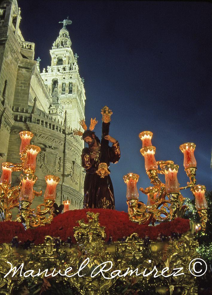 Ramirezfotograf's tweet photo. Hoy es Martes Santo @Fernan_Carrasco @M_J_Fernandez @MP7ElCorreo @pasionensevilla @carlosherreracr @ http://t.co/tAvByFscpj