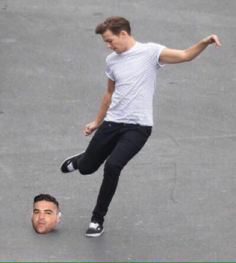 katekaas's tweet photo. HOW COULD YOU NOT LOVE THIS FANDOM #masterofallwisdom http://t.co/fbLu0oQCUd