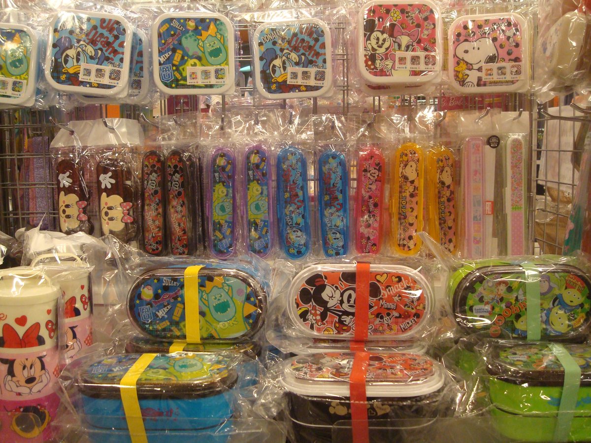 サンキューマートあべのルシアス店 V Twitter 商品紹介 ディズニー商品多数入荷してますよ お弁当箱 水筒 袋 箸 新学期始まる時期なので揃えてみてはいかがですか もちろん全品３９０円 毎日がバーゲン価格です イイネと思ったらｒｔ Http