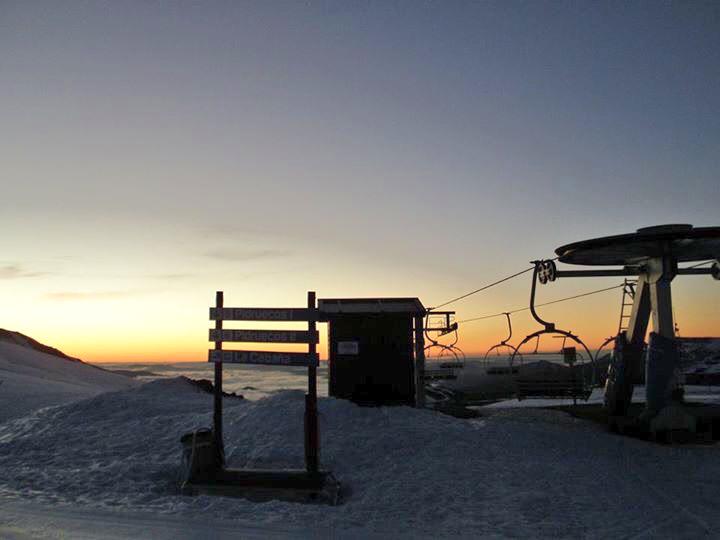 Nieve, sol, mar de nubes... Mañanas en #AltoCampoo #TengoGanasDeNieve