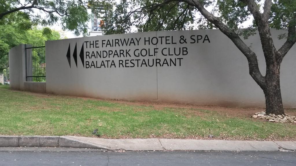 FranineH's tweet photo. Fotosessie saam @francoisbooyens  @finessetydskrif, @Nianellmusic en @GrethaWiid by @GuvonHotels #atGuvon #TheFairway http://t.co/kjltbIgsie