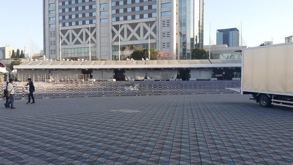 lovehug48's tweet photo. #Tohoshinki japan love tour 2015 #WITH finally in tokyo dome, now staff setting the counter, fighting #TohoWithTour http://t.co/Ni9UbvwhWg