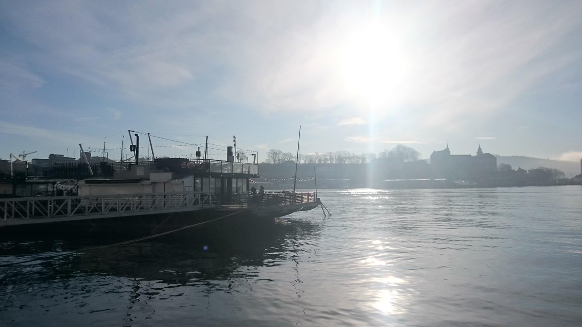 Lektern's tweet image. Morgenstemning på brygga 🌞 … I neste uke åpner vi for sommersesongen 2015! #Lektern2015