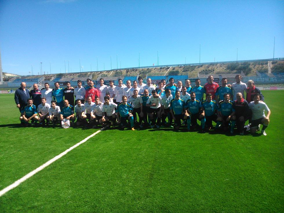 FEAFV's tweet photo. PARTIDO CONMEMORATIVO DE LA ASOCIACIÓN DE FUTBOLISTAS VETERANOS DEL SEVILLA FC EN LUCENA.
http://t.co/6l3vbI9H9J http://t.co/667J5cOEj9