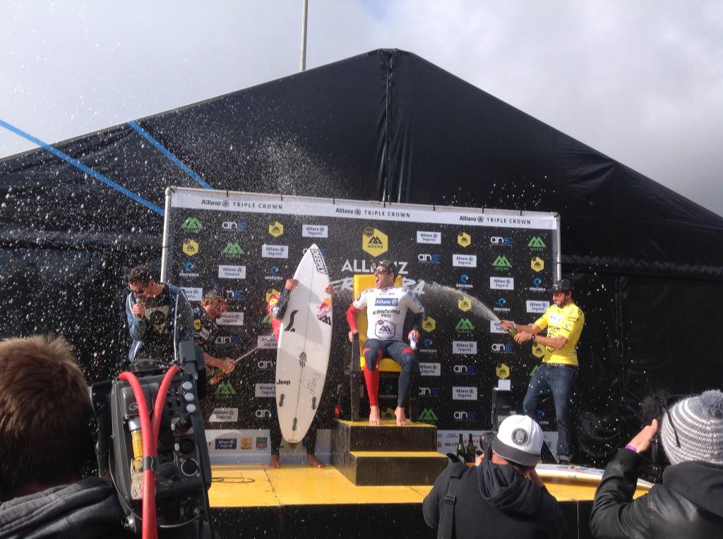 RIchardOSulli's tweet photo. #ligamoche #tiagopires #truechampions #surfriderfoundationeurope #surf #ambassador http://t.co/QrmZIUTYFU