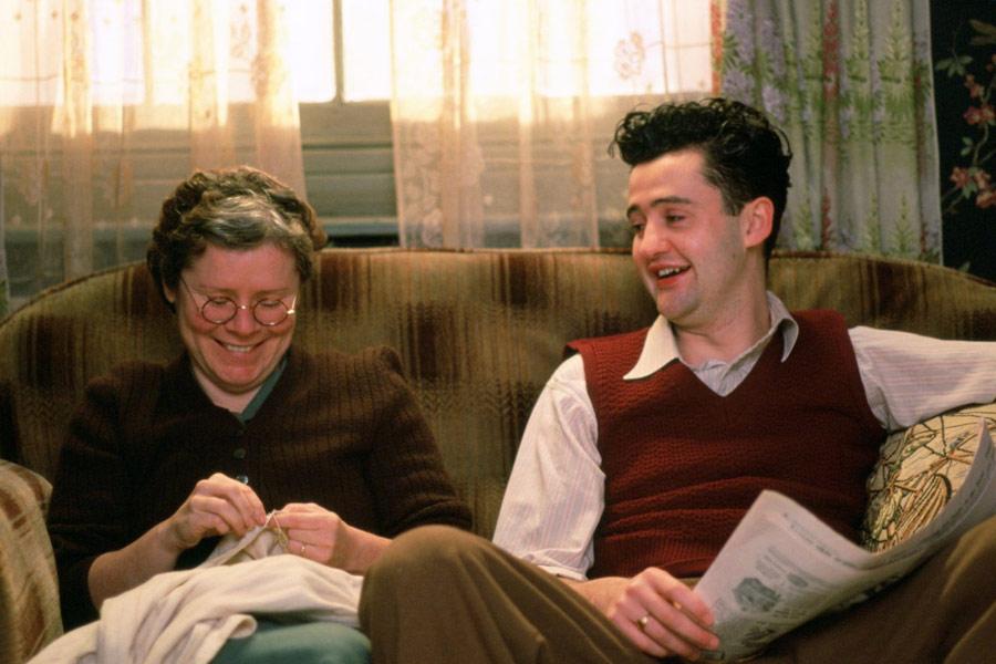 Happy Birthday Daniel Mays. He\s 37 today. Here he is alongside Imelda Staunton in \Vera Drake\ (Leigh, 2004) 