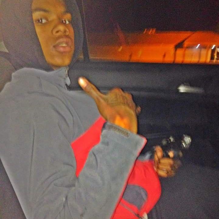 _RaGunz's tweet photo. In traffic 🚙🔫💯 http://t.co/C32nJY9iDl