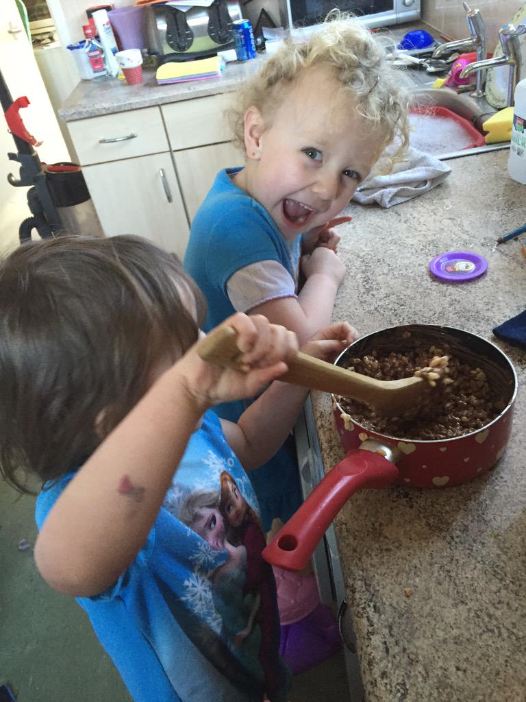 1990_kathryn's tweet photo. Kids making cakes this morning http://t.co/YFQqfo6YWN