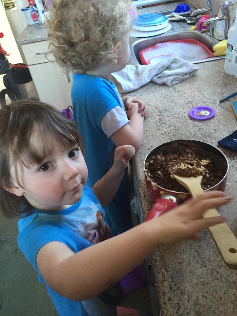 1990_kathryn's tweet photo. Kids making cakes this morning http://t.co/YFQqfo6YWN