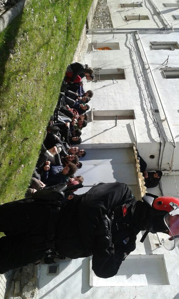 Errekaleor's tweet photo. ERRESISTITZEN JARRAITZEN DUGU!!! JENDEA ERE HASIA DA HURBILTZEN! ETOR ZAITEZTE DENOK!!! @topatuinfo @GazteIraultza http://t.co/5LhV8Sijqq