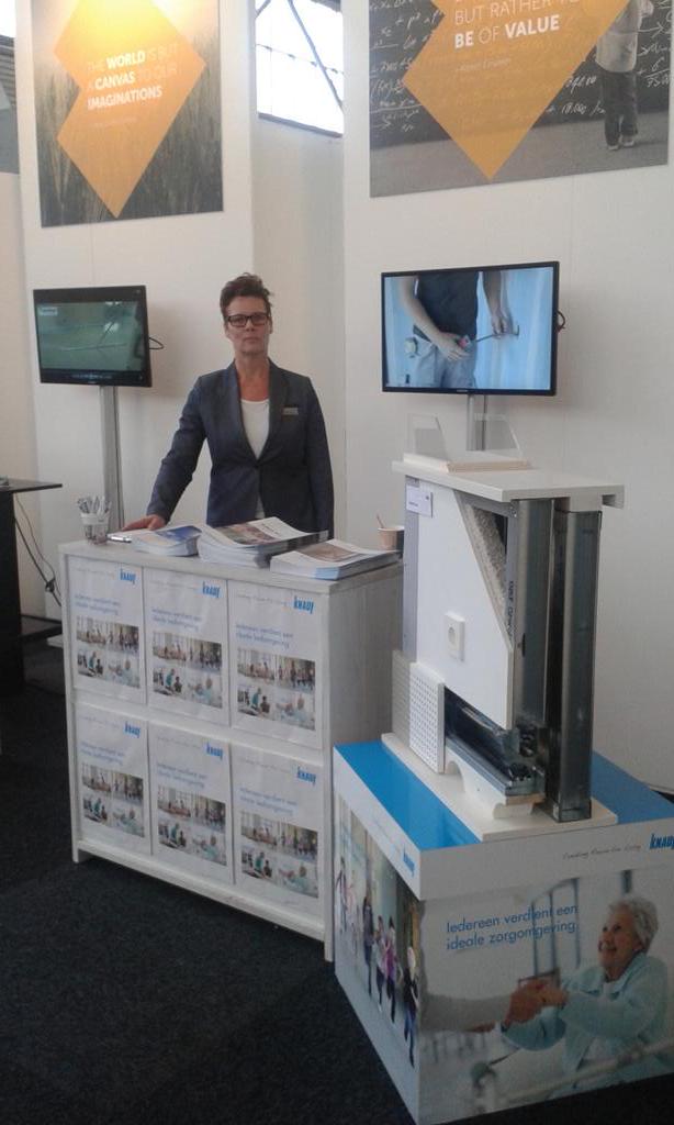 MirandaBrugman's tweet photo. Collega @Caroline_knauf is er klaar voor. Innovatie #BoWallFlow @Knaufnl op #buildingholland #rai stand #bouwcenter http://t.co/qKyn35uT0k