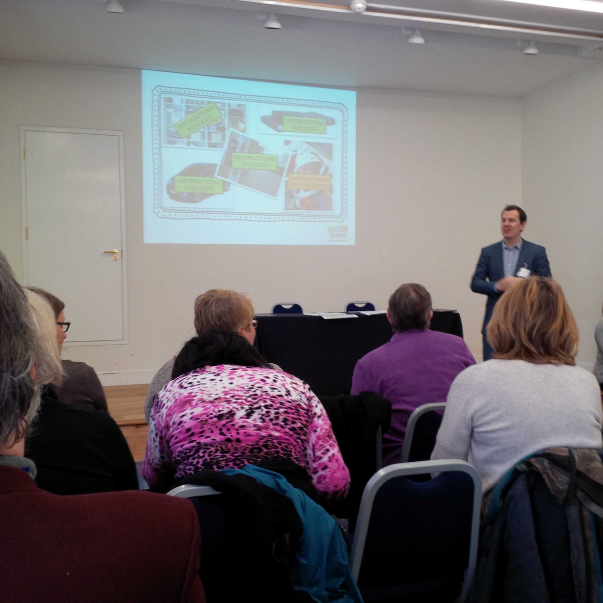5PillarsParent's tweet photo. Another well organised event to promote #parenting #classes with @CANparent in #London @IslamicReliefUK http://t.co/4rJ9F1KgrZ
