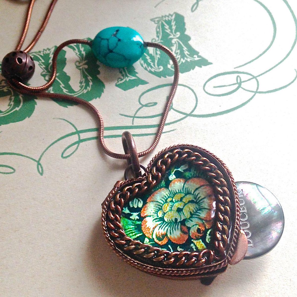 titlibijoux's tweet photo. #Concours sur notre page Facebook de 11h à 18h pour remporter un de ces deux bijoux Titli! https://t.co/hY4bRxr0dN http://t.co/k4ajKsOknS