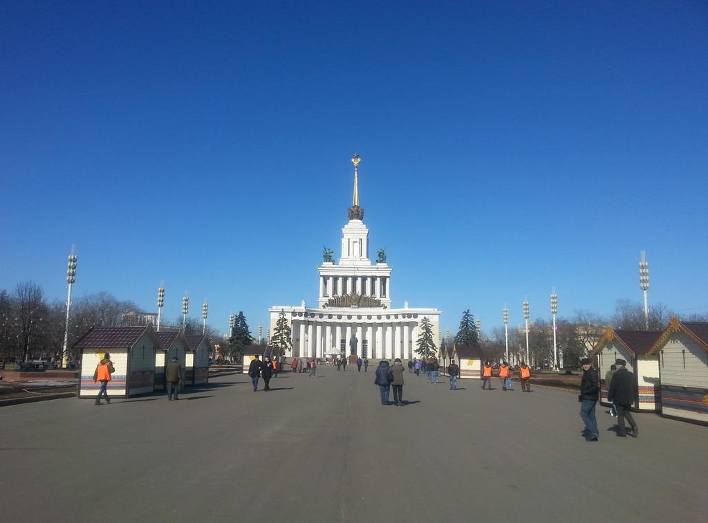 Иногда для счастья нужно немногое... Всего лишь хорошая погода и голубое небо)