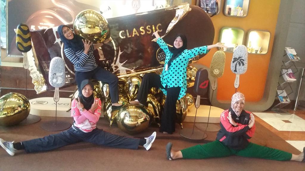 nieeya's tweet photo. #CelebratePleasure http://t.co/TggtgSZHRV