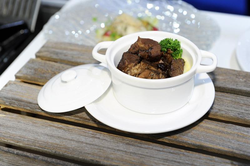 Genware1's tweet photo. Mouth-watering food created and presented on @Genware1 by @robkennedy0 @IFEexhibition #DesignMakeCreate http://t.co/W1nQa8UM71