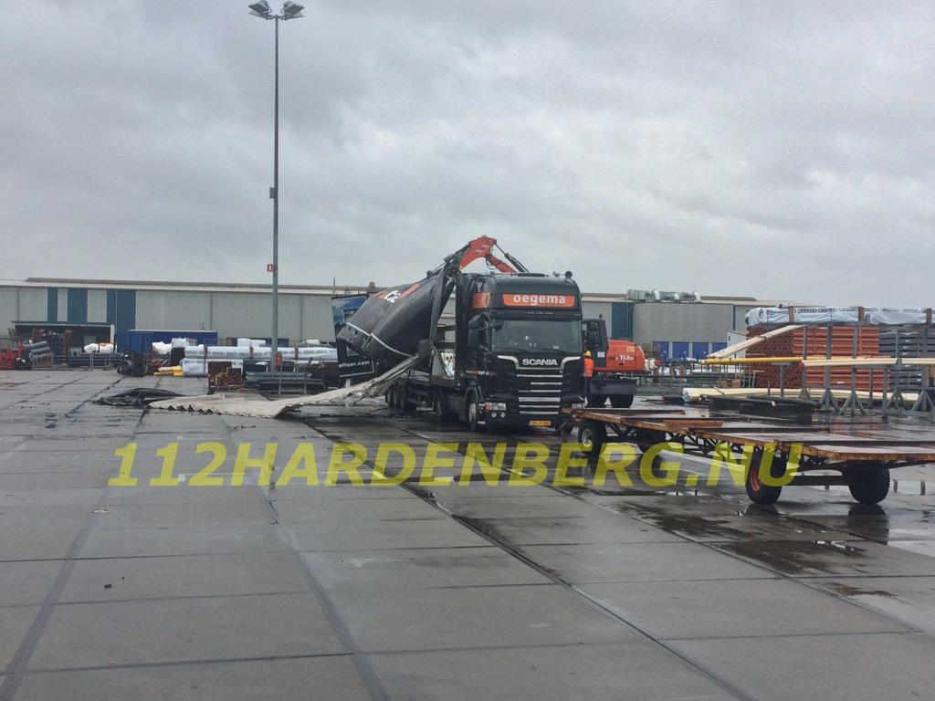 huif van vrachtwagen compleet verwoest #stormschade #Hardenberg